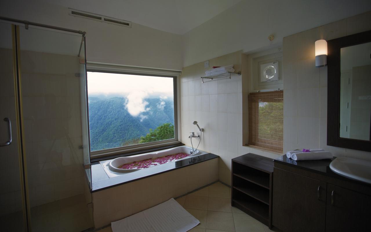 After The Rains - Rainforest Lodge Meppadi Luaran gambar